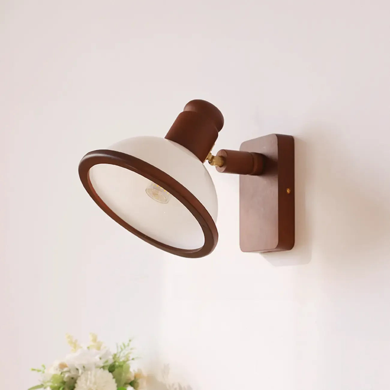 Applique murale moderne miniature en verre noyer avec éclairage LED pour salon