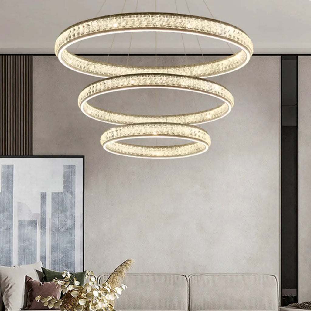 Lustre de luxe à anneaux dorés étagés en cristal et LED