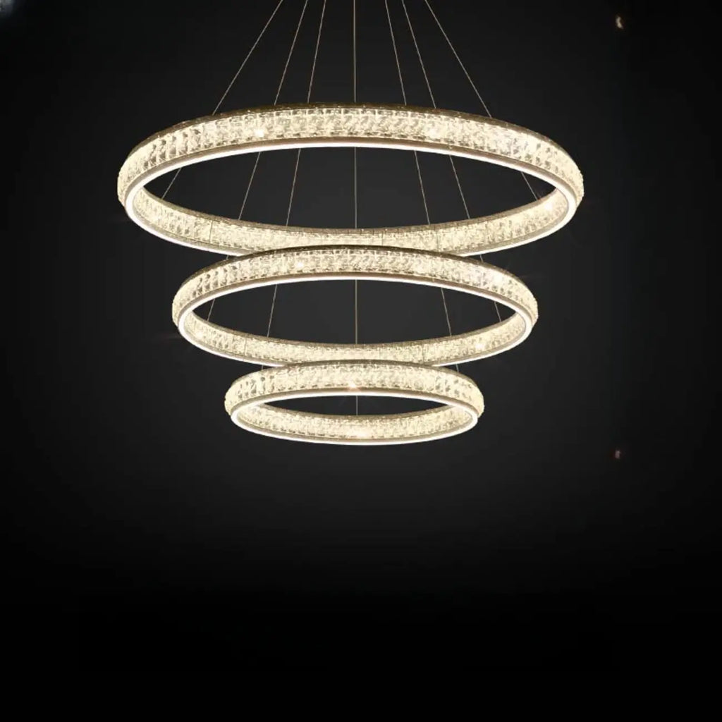 Lustre de luxe à anneaux dorés étagés en cristal et LED