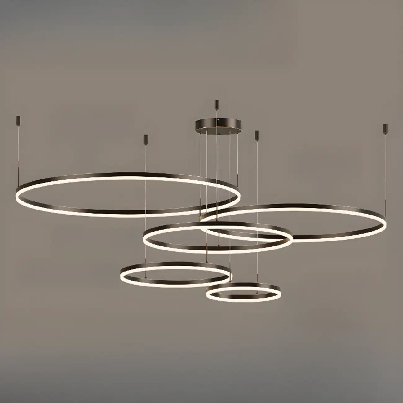 Lustre moderne à anneaux métalliques dorés à plusieurs niveaux avec LED