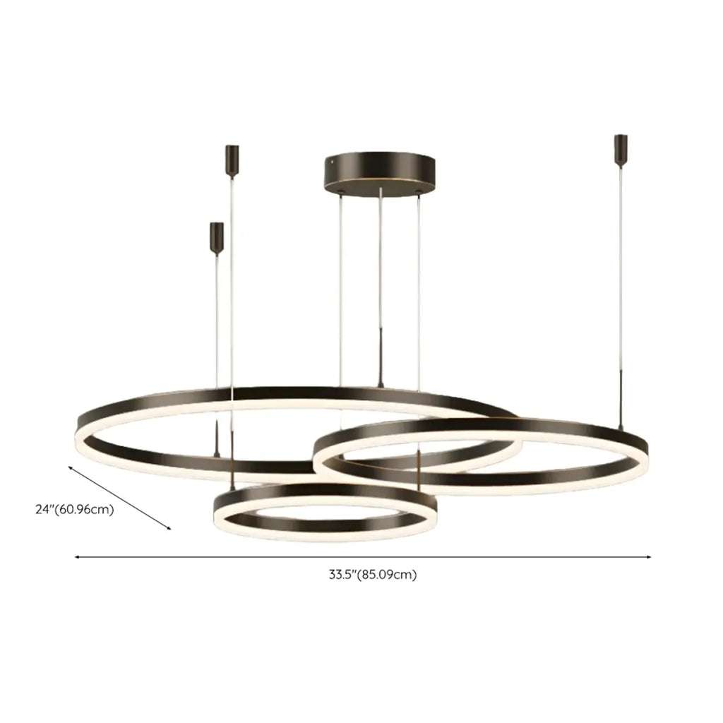 Lustre moderne à anneaux métalliques dorés à plusieurs niveaux avec LED