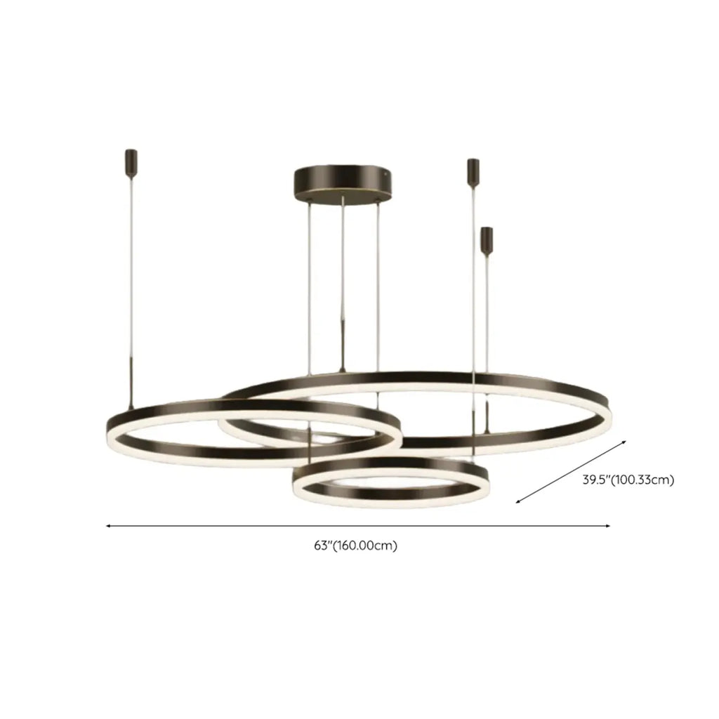 Lustre moderne à anneaux métalliques dorés à plusieurs niveaux avec LED