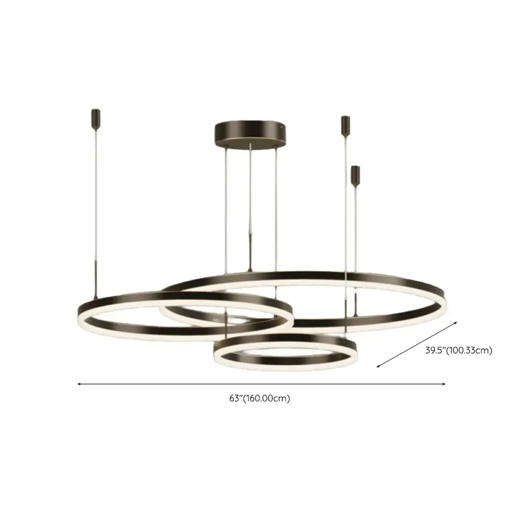 Lustre moderne à anneaux métalliques dorés à plusieurs niveaux avec LED