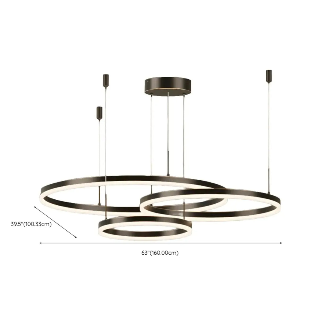 Lustre moderne à anneaux métalliques dorés à plusieurs niveaux avec LED