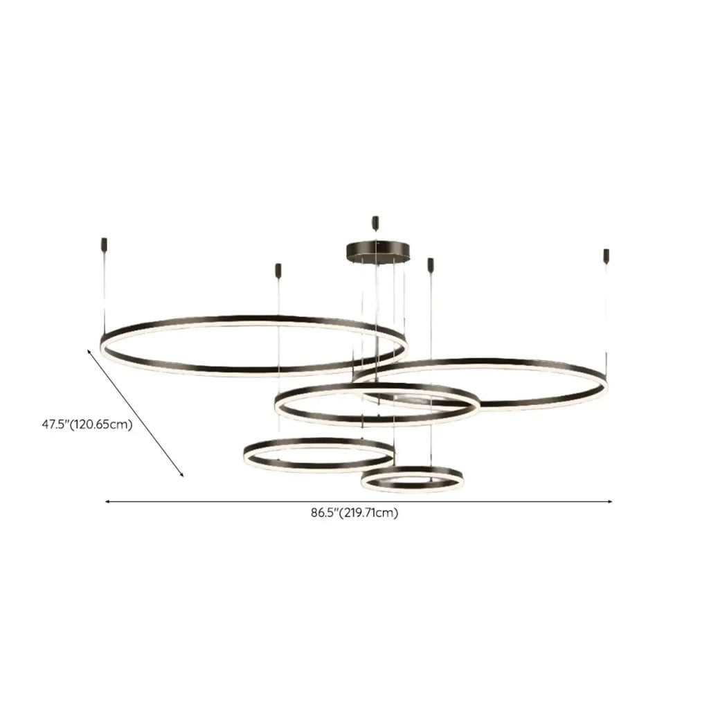Lustre moderne à anneaux métalliques dorés à plusieurs niveaux avec LED