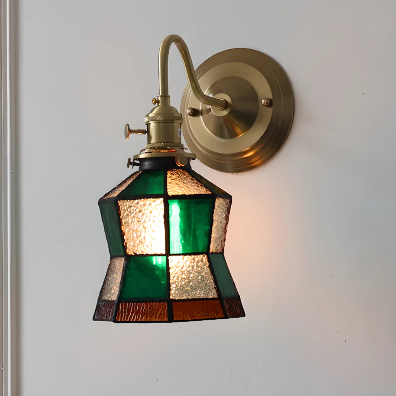 Applique murale vintage en verre avec accents en laiton, câblée