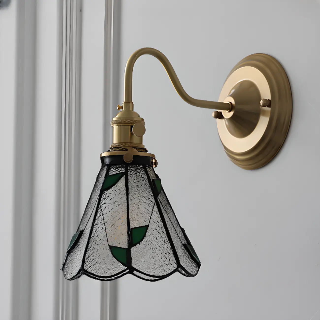 Applique murale vintage en verre avec accents en laiton, câblée