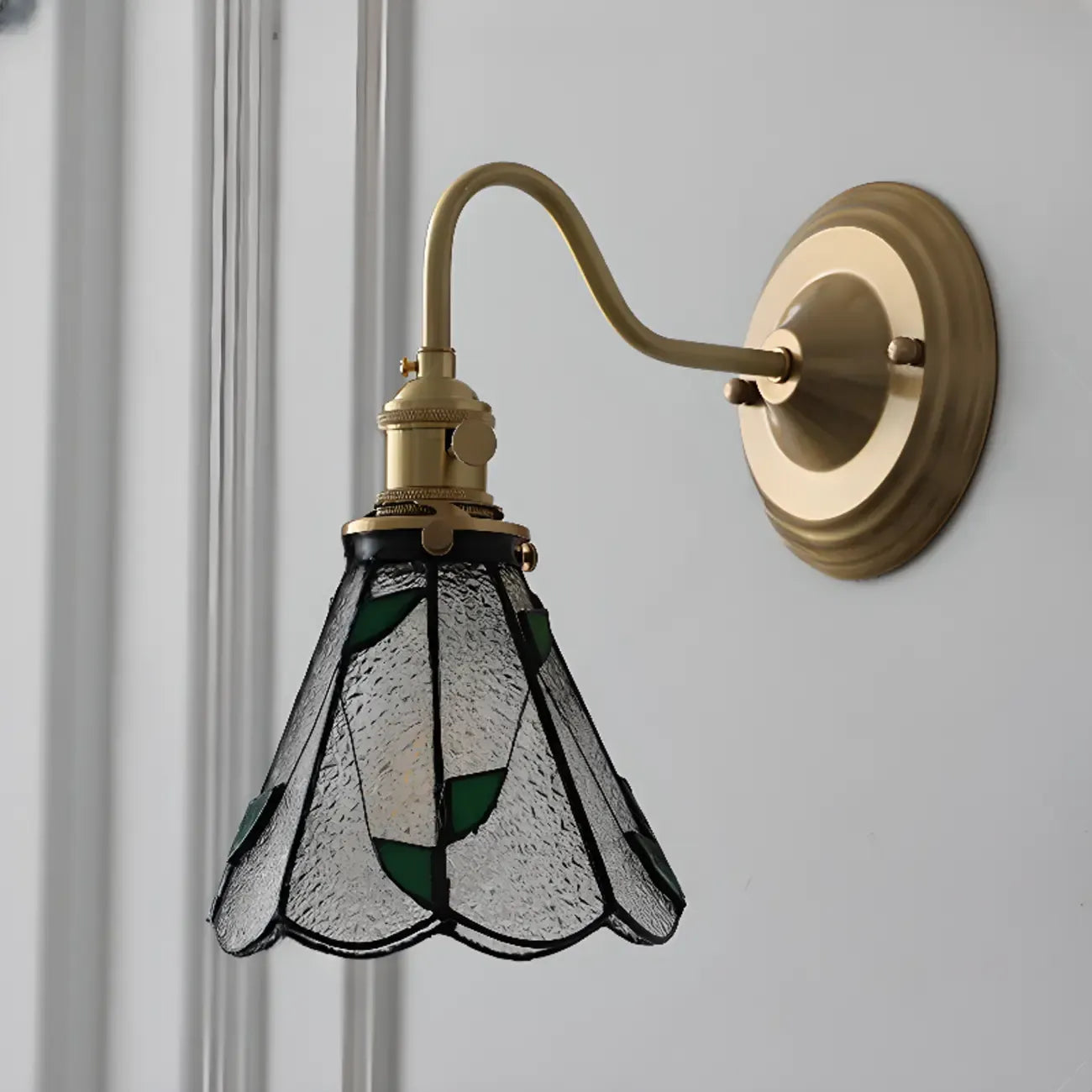 Applique murale vintage en verre avec accents en laiton, câblée