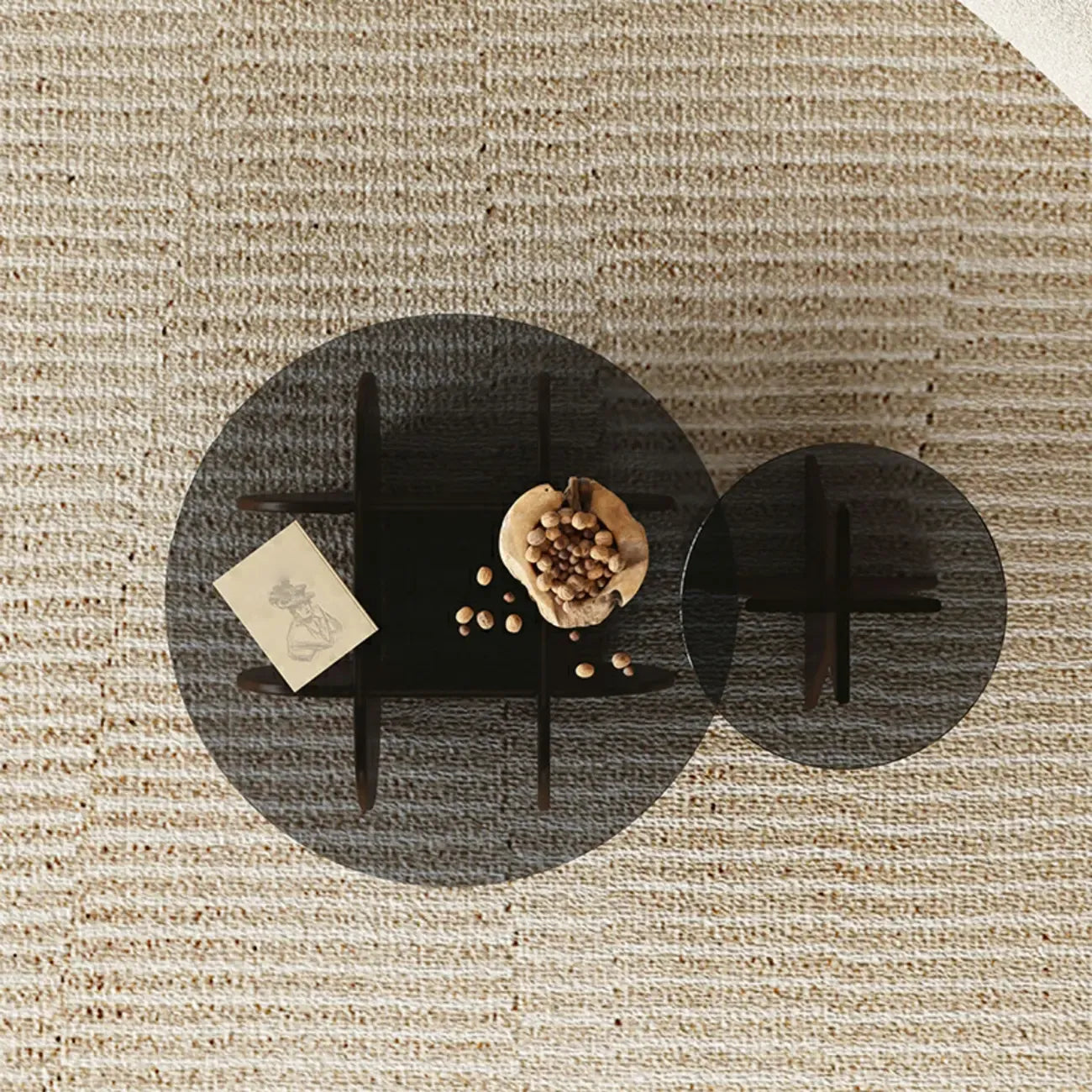 Table d'appoint ronde en verre brun avec piètement géométrique en X en bois