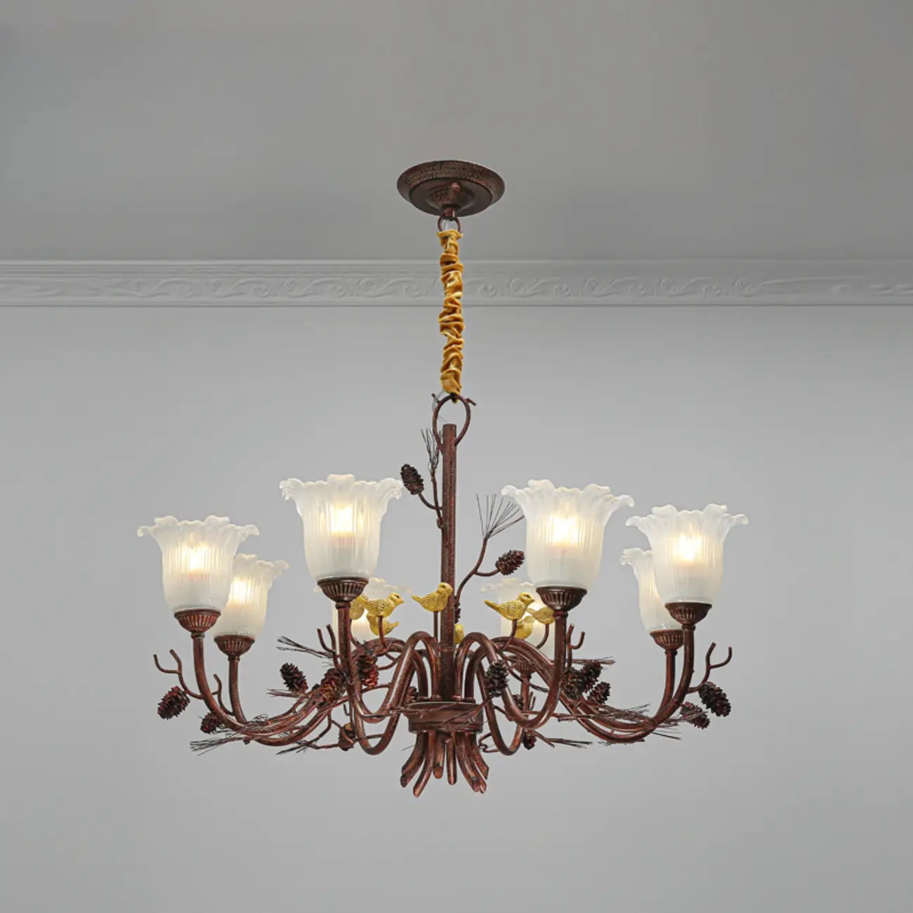 Lustre rustique en verre marron à motifs floraux et décorations en pommes de pin