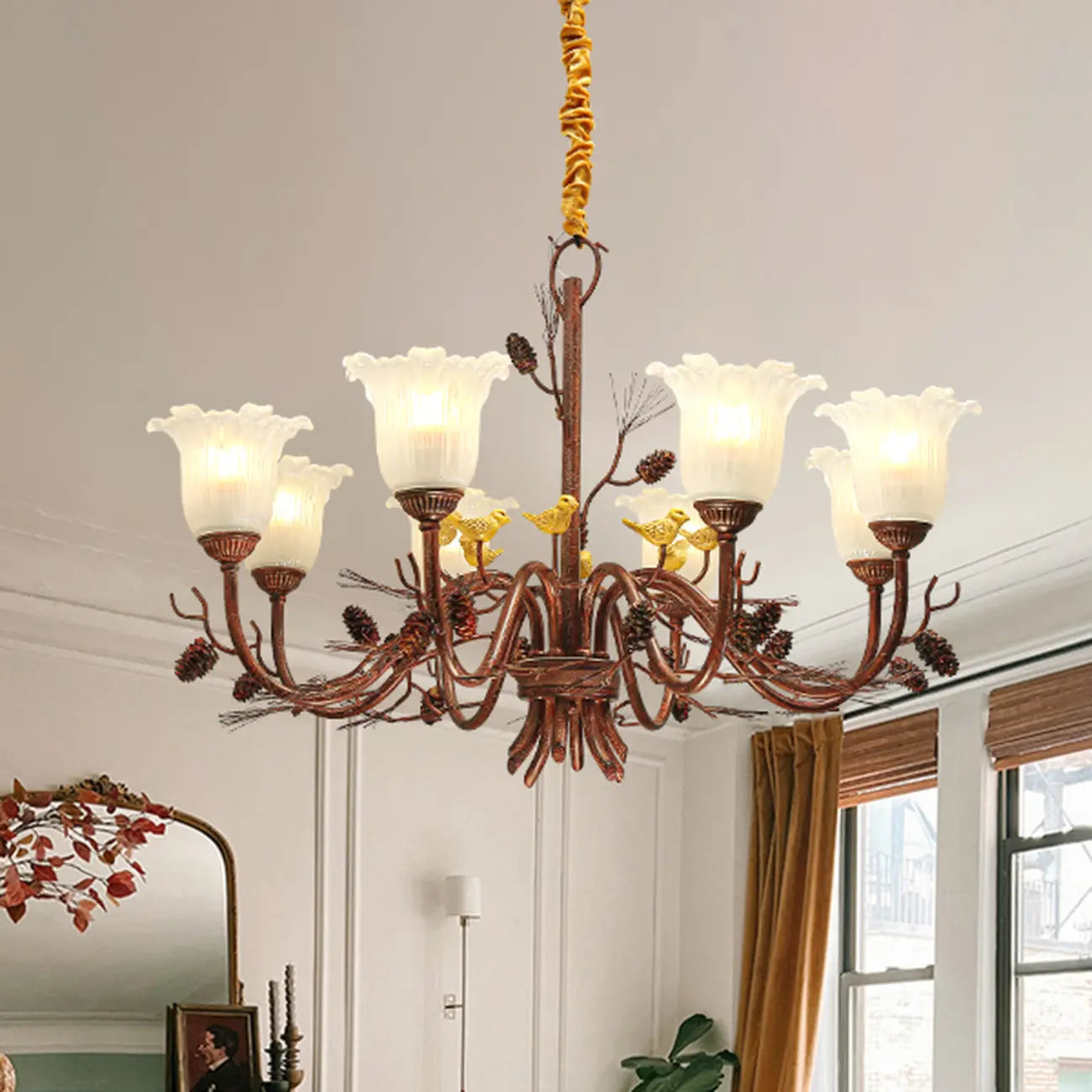 Lustre rustique en verre marron à motifs floraux et décorations en pommes de pin