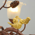 Lustre rustique en verre marron à motifs floraux et décorations en pommes de pin