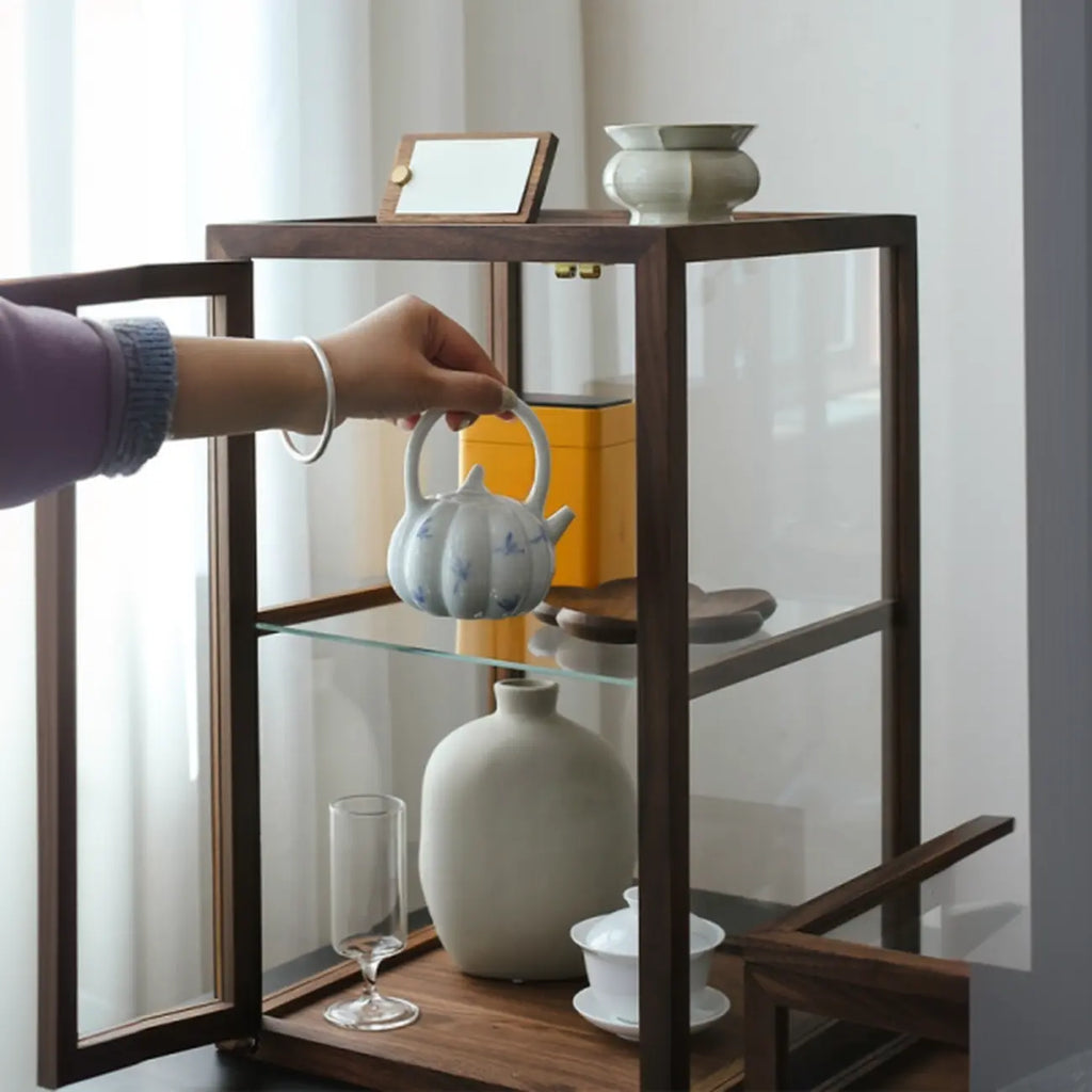 Petite vitrine de table en bois avec porte vitrée