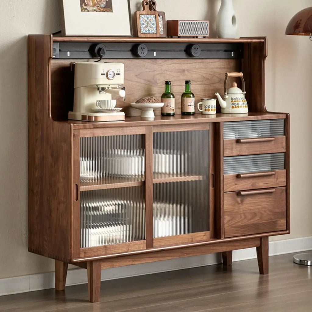 Buffet large en bois de noyer nordique avec porte coulissante en verre