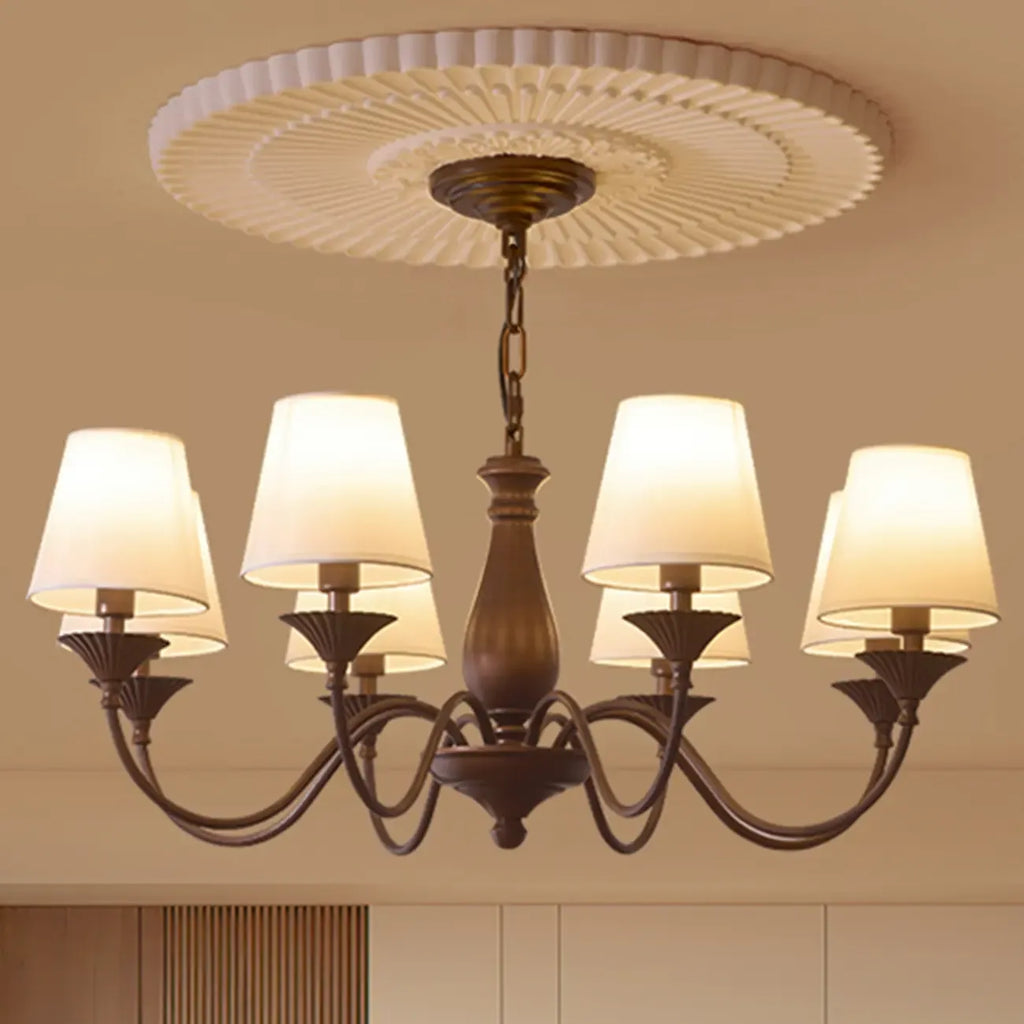 Lustre traditionnel en métal brun et tissu, à 8 lumières.