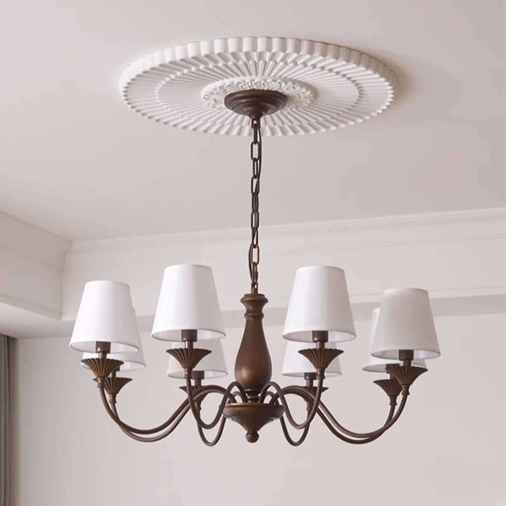 Lustre traditionnel en métal brun et tissu, à 8 lumières.
