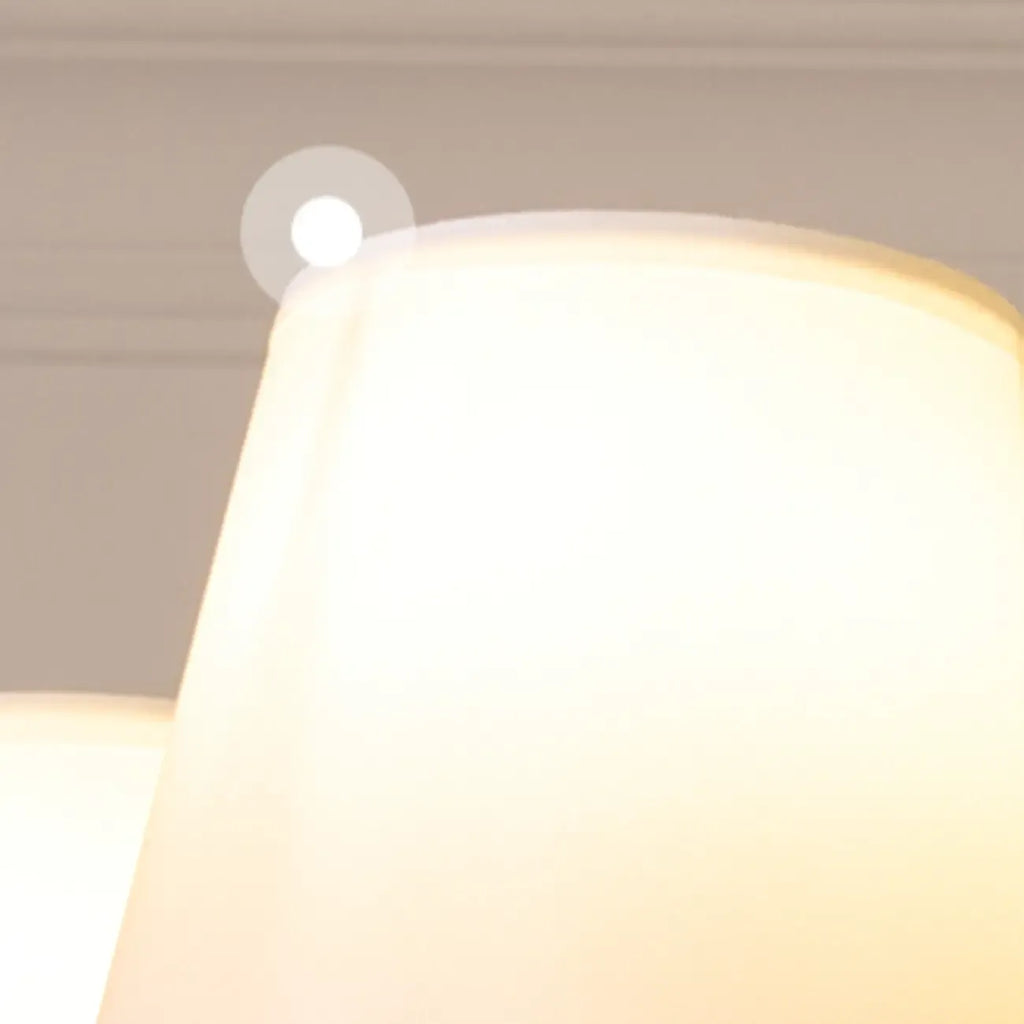 Lustre traditionnel en métal brun et tissu, à 8 lumières.