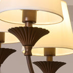 Lustre traditionnel en métal brun et tissu, à 8 lumières.