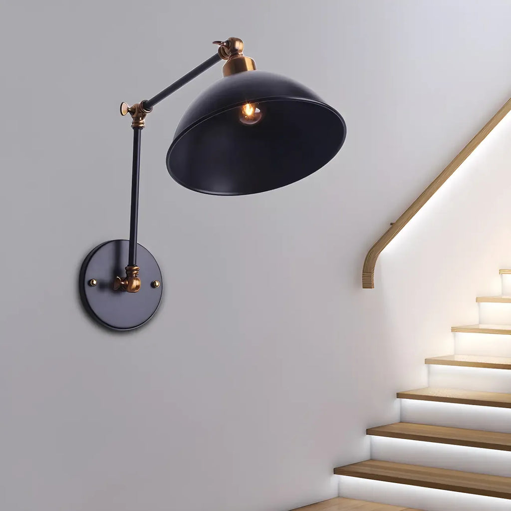 Applique murale industrielle en métal noir à bras articulé pour escalier