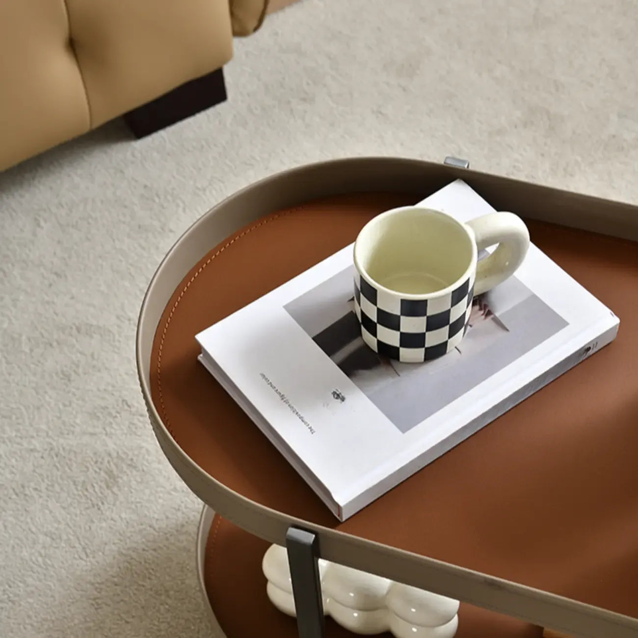 Table d'appoint pivotante ovale à deux niveaux avec plateau en similicuir pour salon