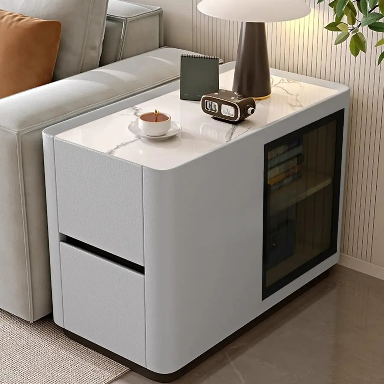 Élégante table d'appoint rectangulaire avec plateau en marbre et corps en cuir