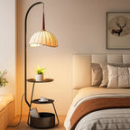 Étagère de rangement élégante en tissu, fer et bois, lampadaire arqué