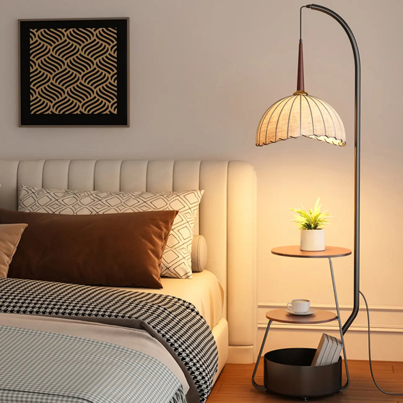 Étagère de rangement élégante en tissu, fer et bois, lampadaire arqué