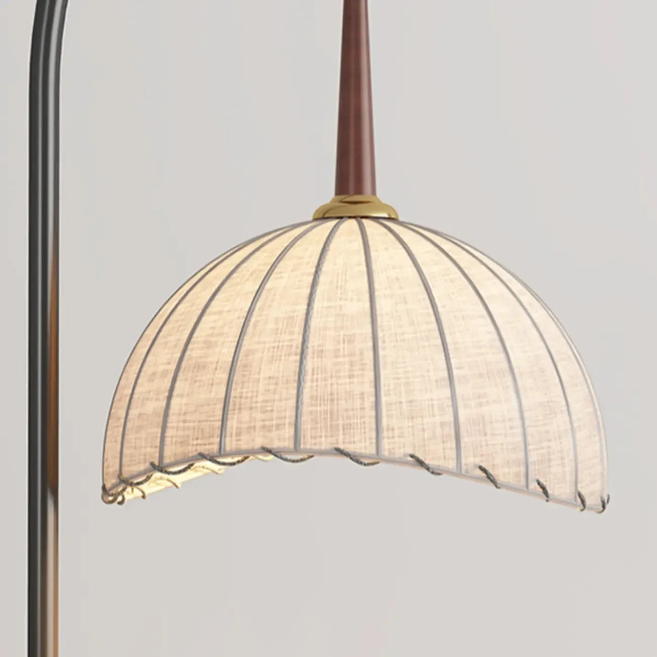 Étagère de rangement élégante en tissu, fer et bois, lampadaire arqué