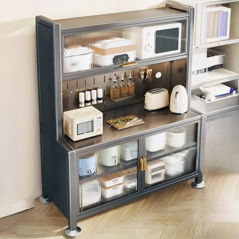 Buffet simple en métal perforé avec porte vitrée