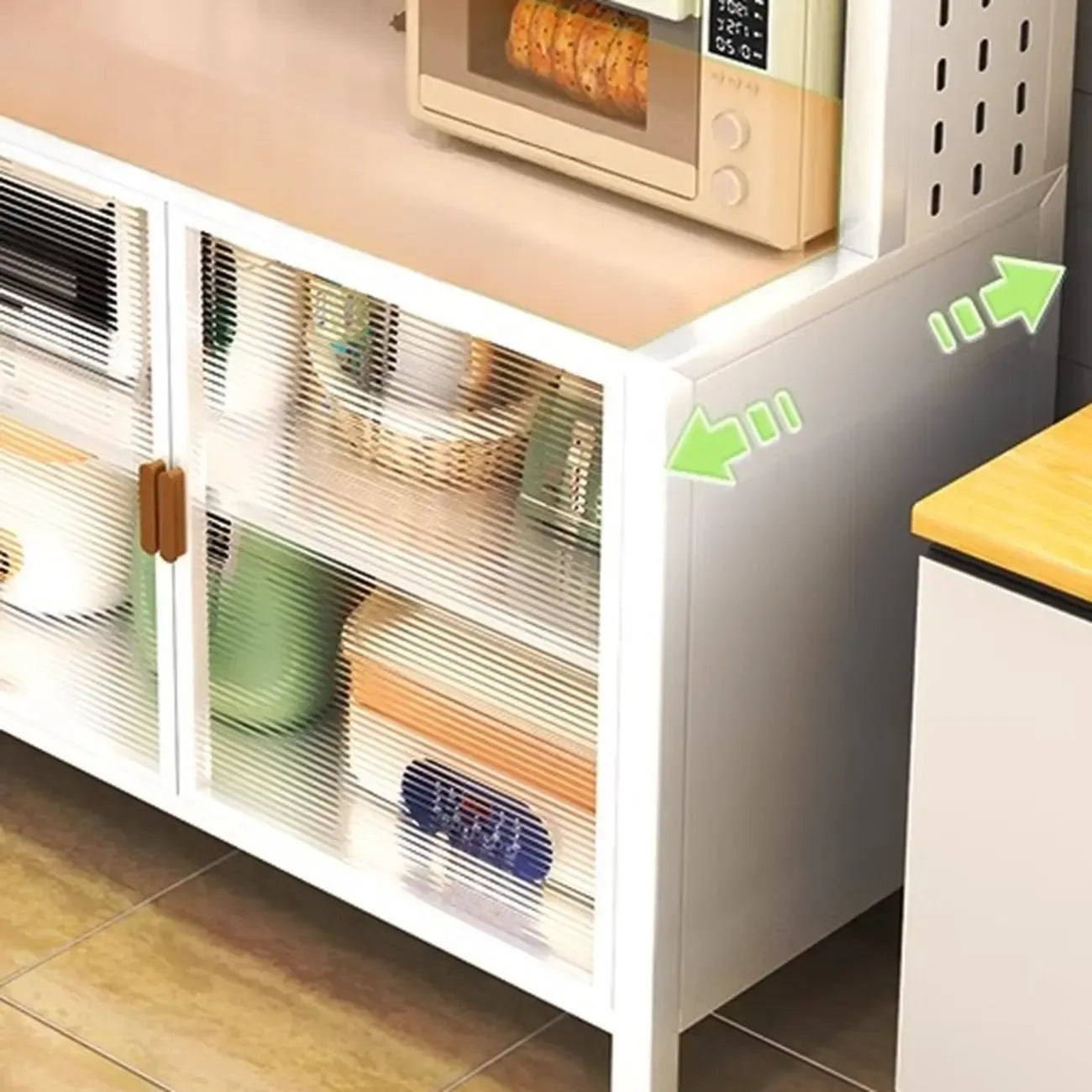 Buffet simple en métal perforé avec porte vitrée