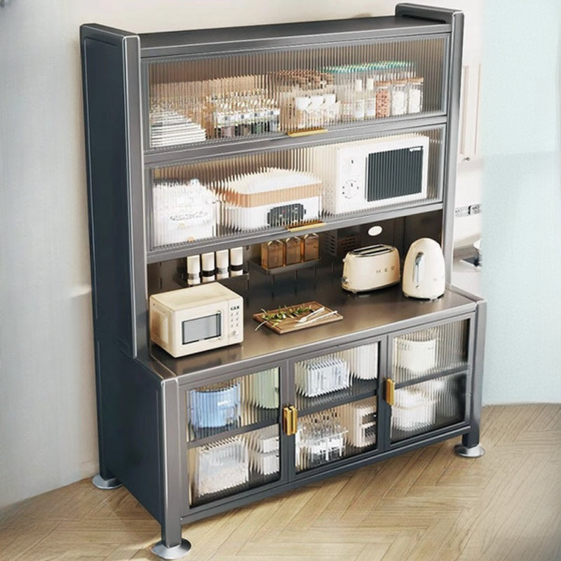 Buffet simple en métal perforé avec porte vitrée