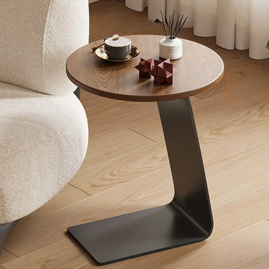 Tables d'appoint minimalistes rondes en bois en forme de C pour salon
