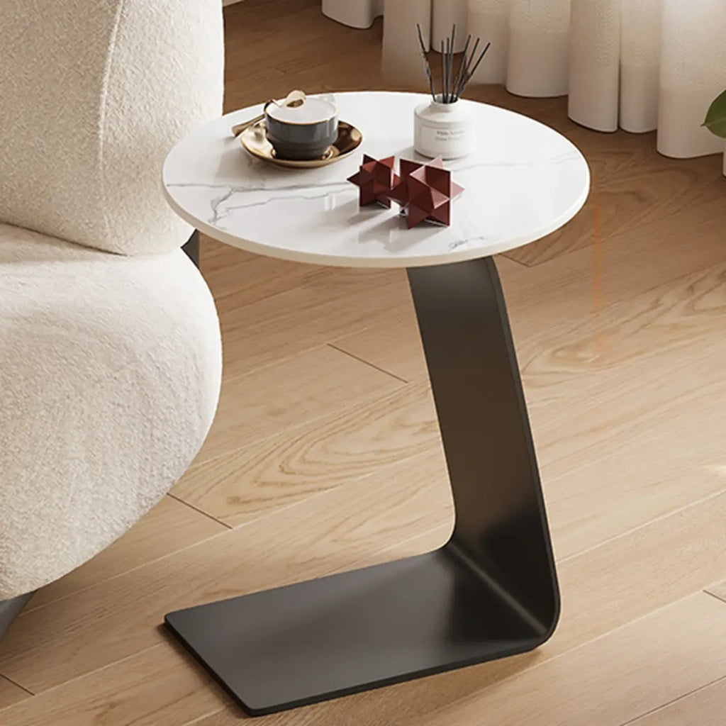 Tables d'appoint minimalistes rondes en bois en forme de C pour salon
