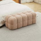 Banc de chambre moderne en forme de nuage, recouvert de tissu bouclé.