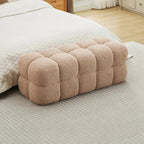 Banc de chambre moderne en forme de nuage, recouvert de tissu bouclé.