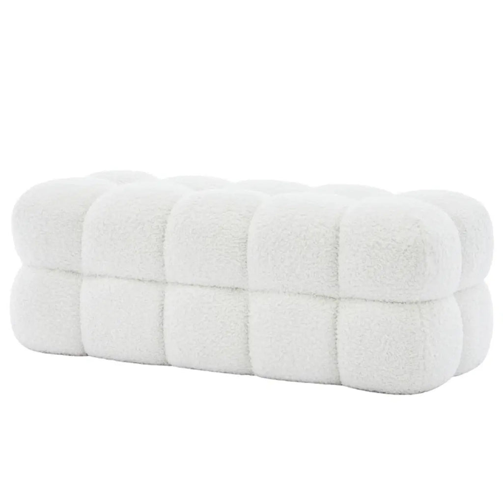 Banc de chambre moderne en forme de nuage, recouvert de tissu bouclé.