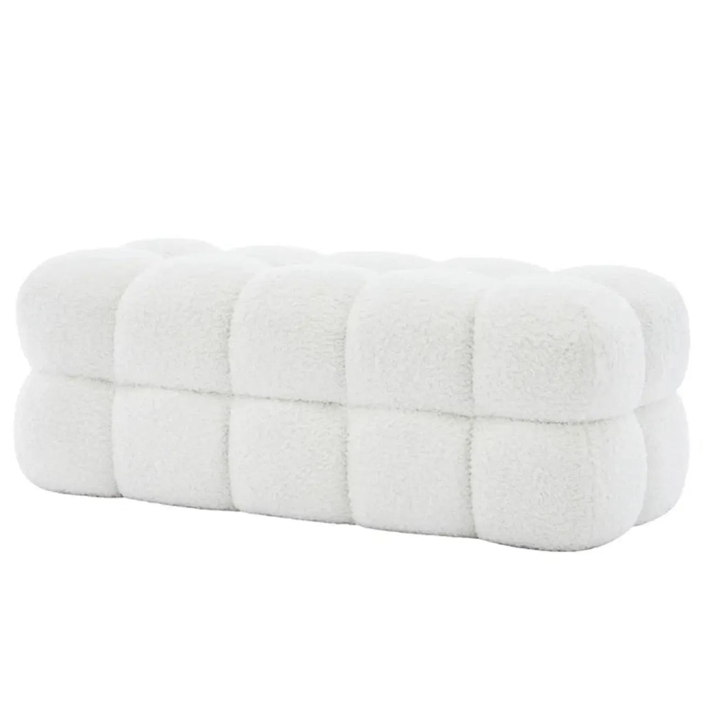 Banc de chambre moderne en forme de nuage, recouvert de tissu bouclé.