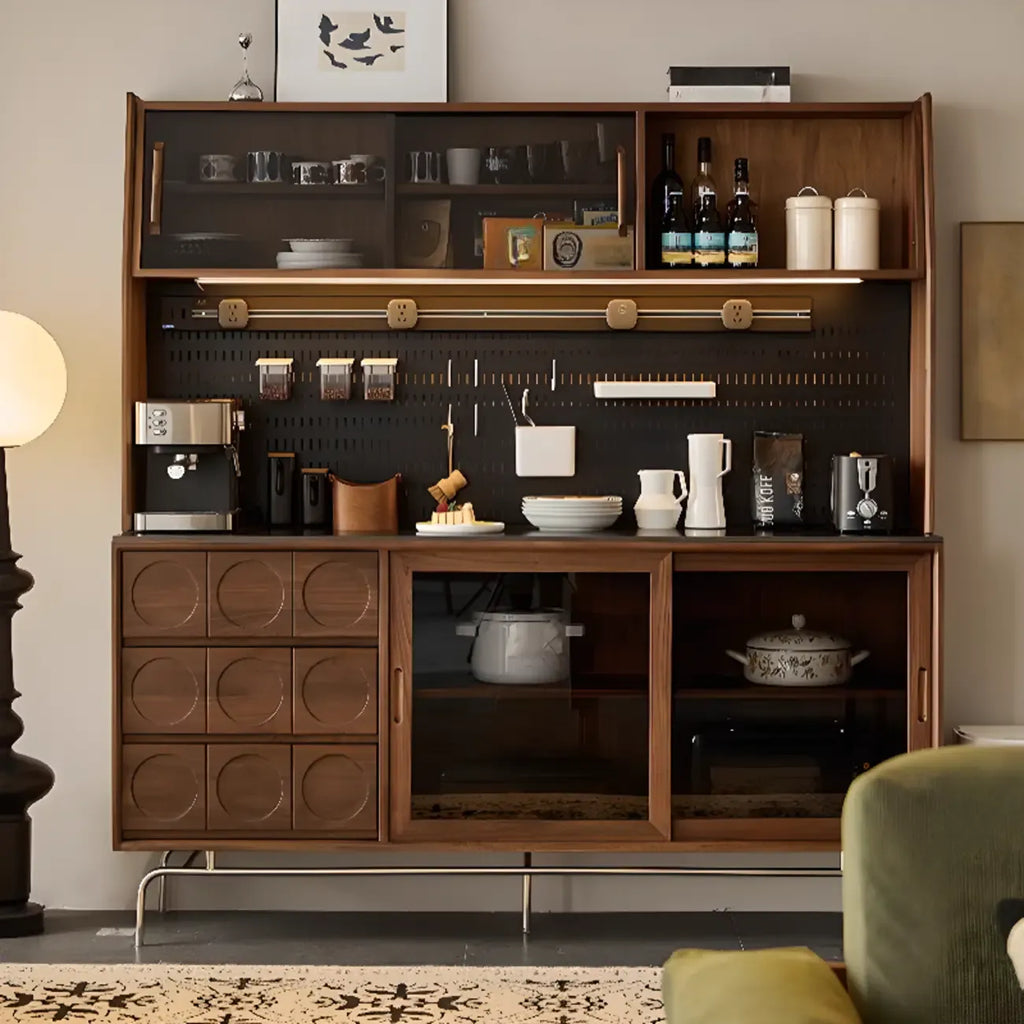 Buffet moderne en bois avec comptoir en pierre et portes coulissantes