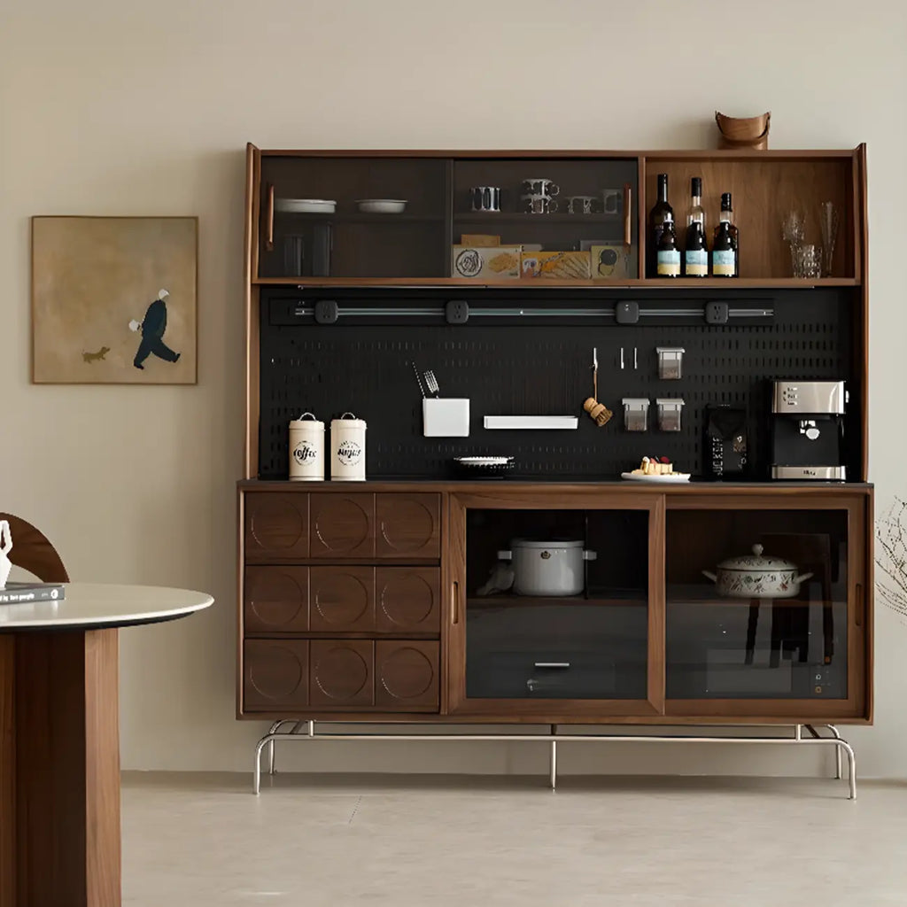 Buffet moderne en bois avec comptoir en pierre et portes coulissantes
