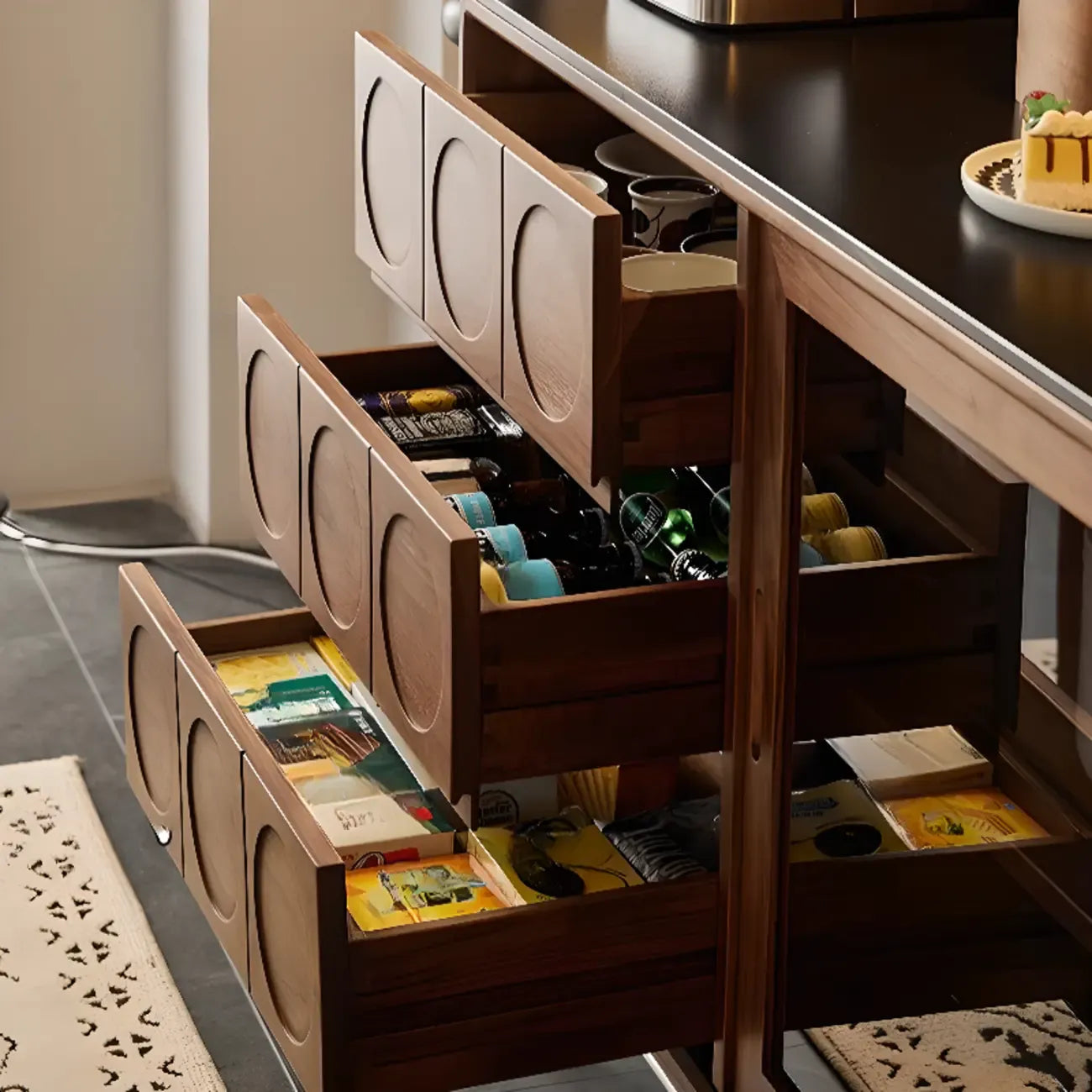 Buffet moderne en bois avec comptoir en pierre et portes coulissantes