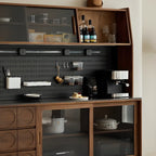 Buffet moderne en bois avec comptoir en pierre et portes coulissantes