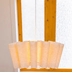Lustre moderne en lin blanc à motif ondulé