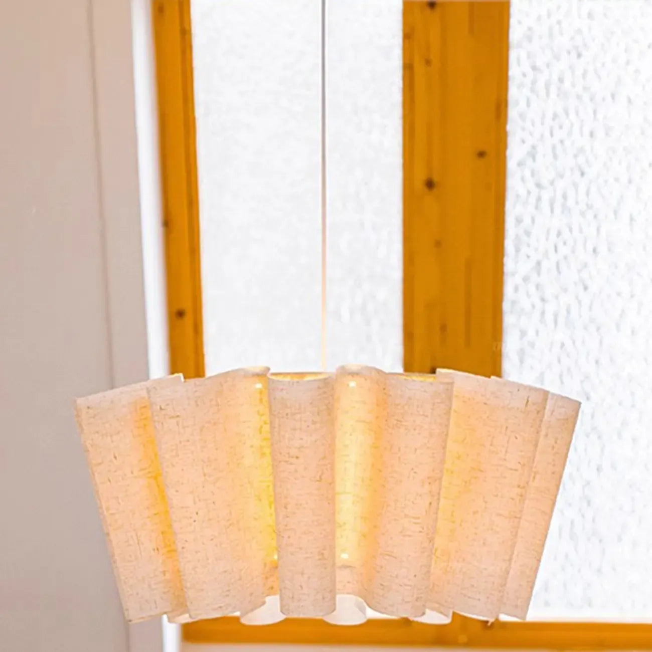 Lustre moderne en lin blanc à motif ondulé