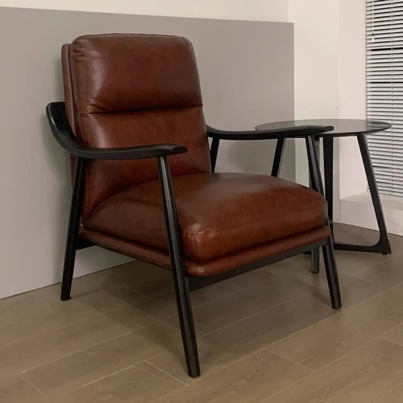 Fauteuil de salon rembourré en cuir véritable marron