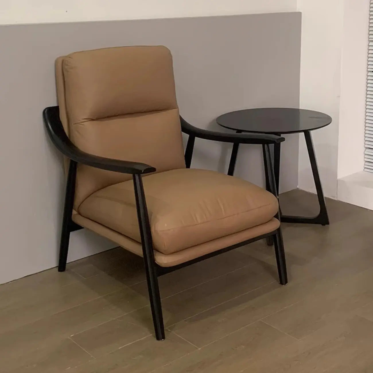 Fauteuil de salon rembourré en cuir véritable marron
