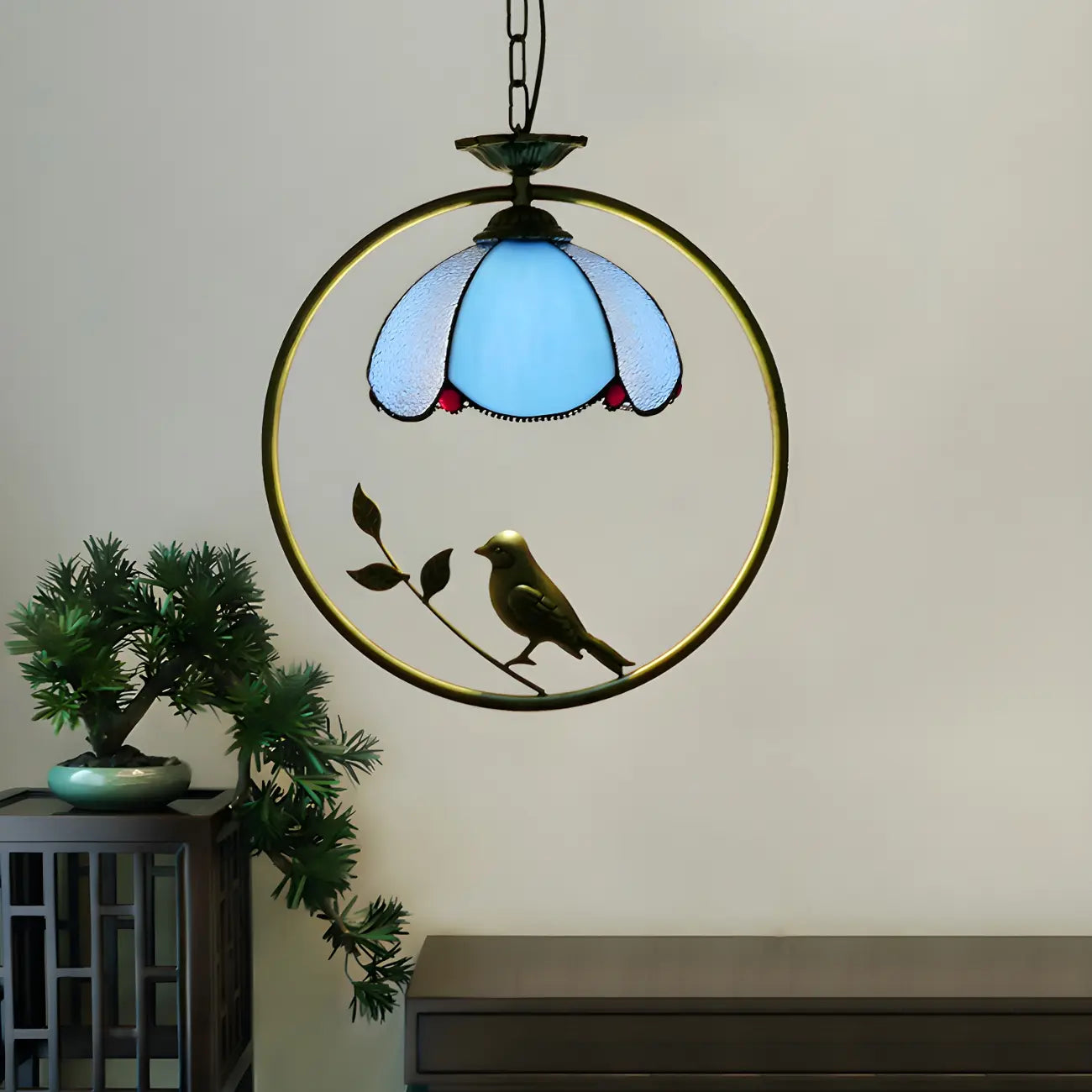 Suspension en rotin et vitrail Tiffany