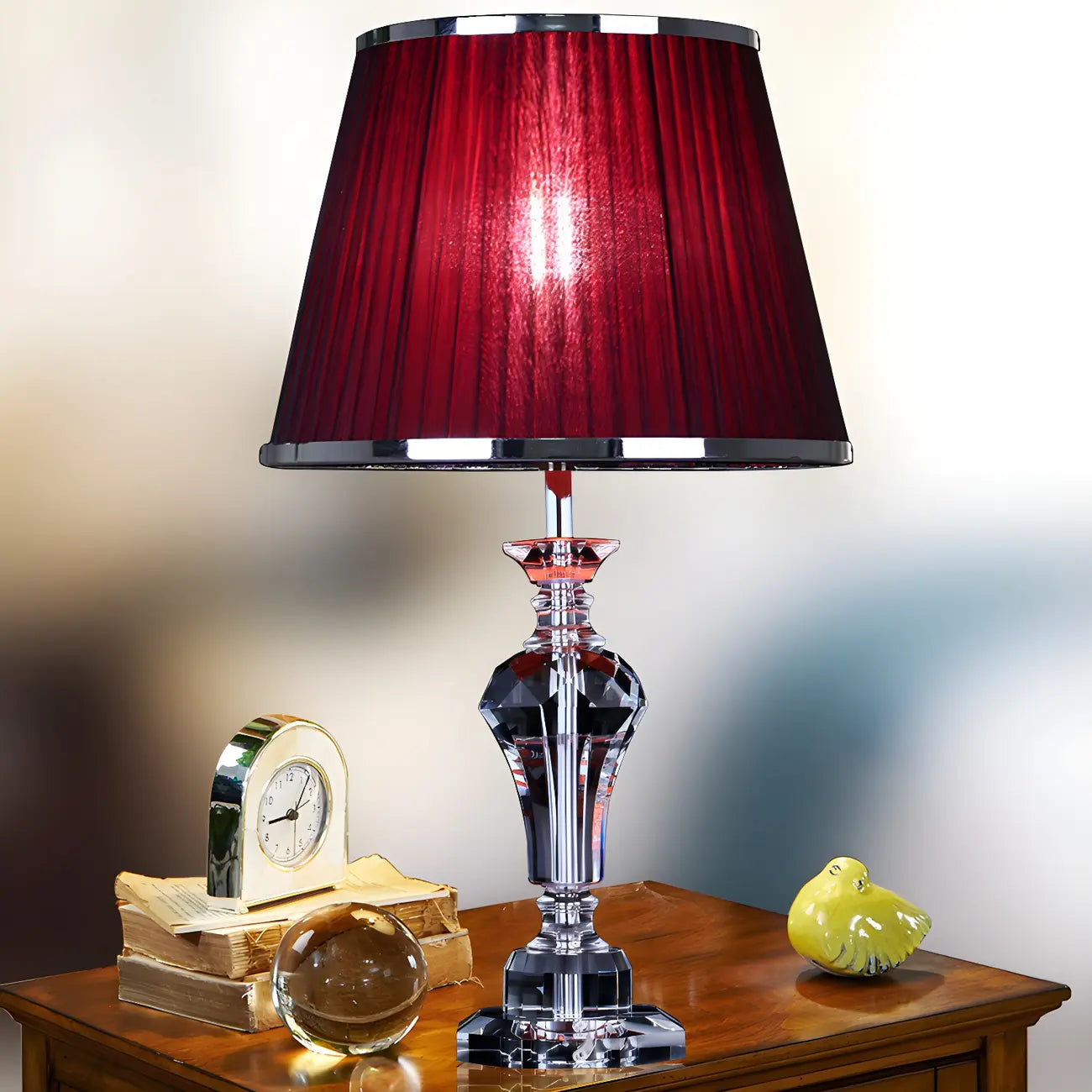 Lampe de table contemporaine en tissu rouge et pied en cristal