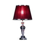 Lampe de table contemporaine en tissu rouge et pied en cristal