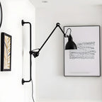 Applique murale à bras articulé en métal noir avec base en tréteau