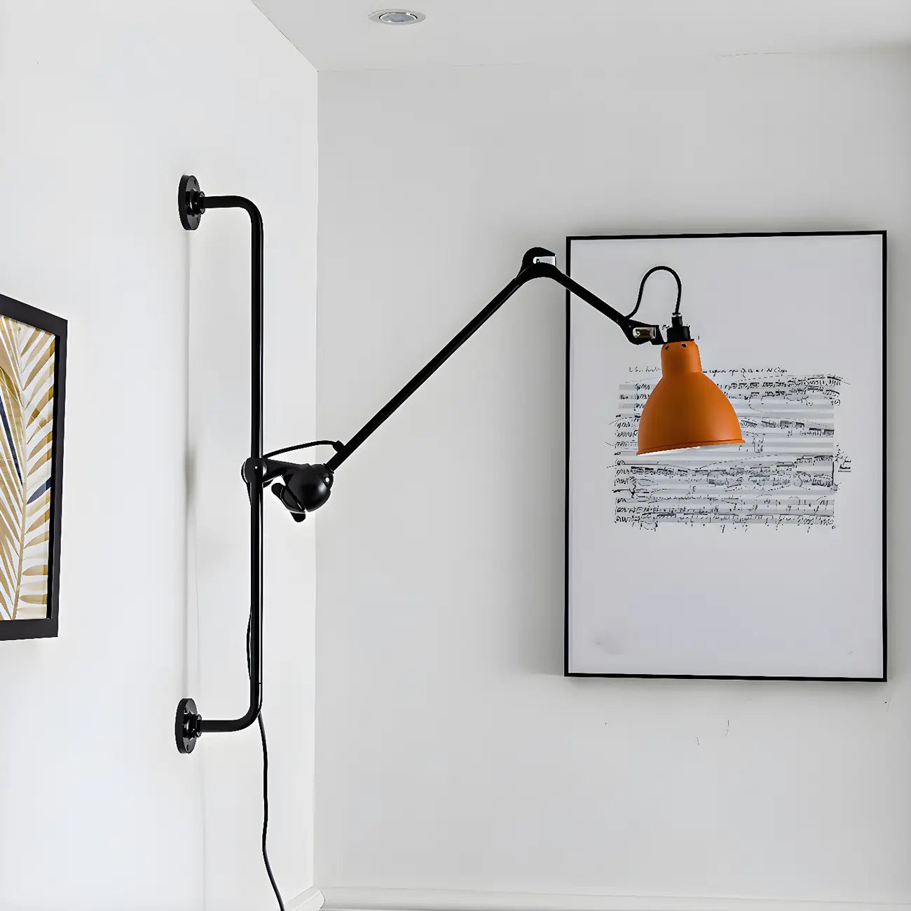 Applique murale à bras articulé en métal noir avec base en tréteau